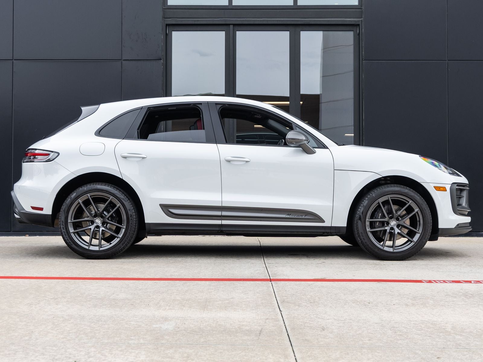 2023 Porsche Macan T