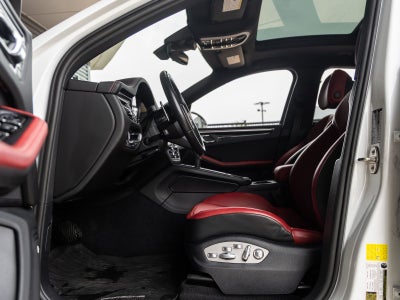 2023 Porsche Macan T