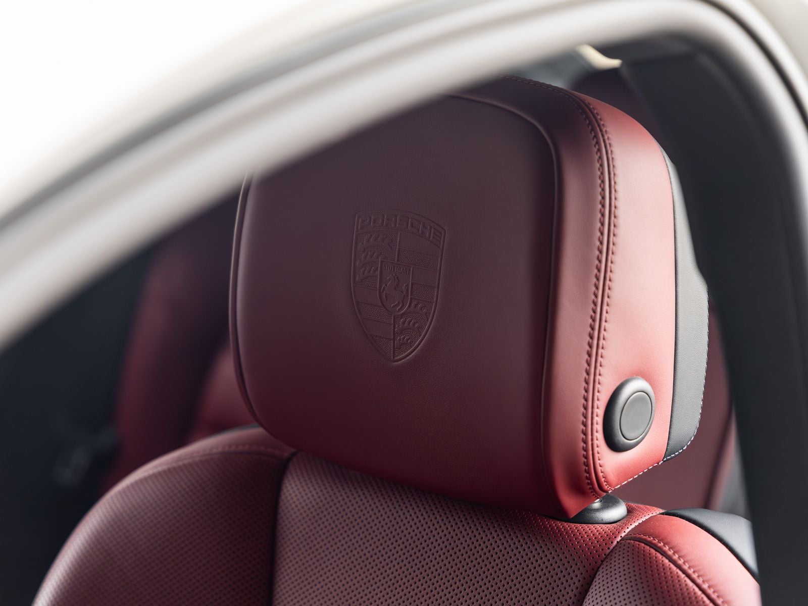 2023 Porsche Macan T