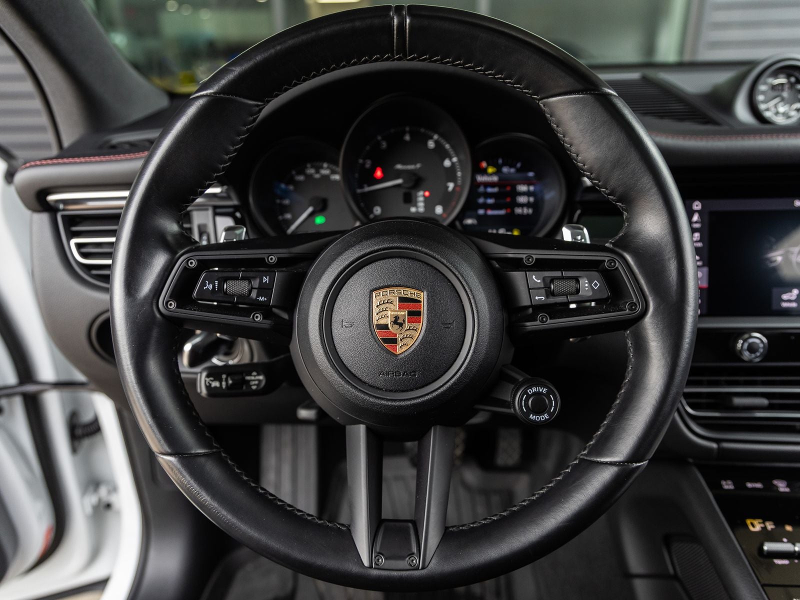 2023 Porsche Macan T