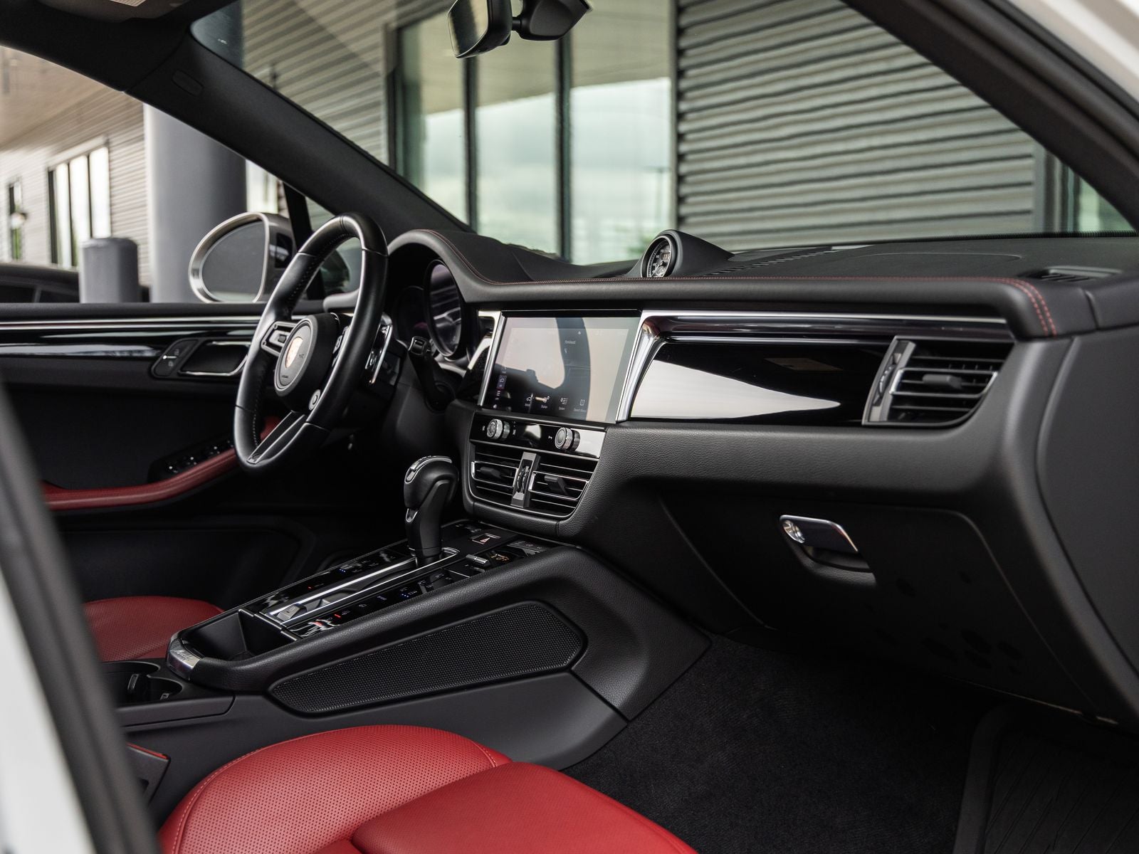 2023 Porsche Macan T
