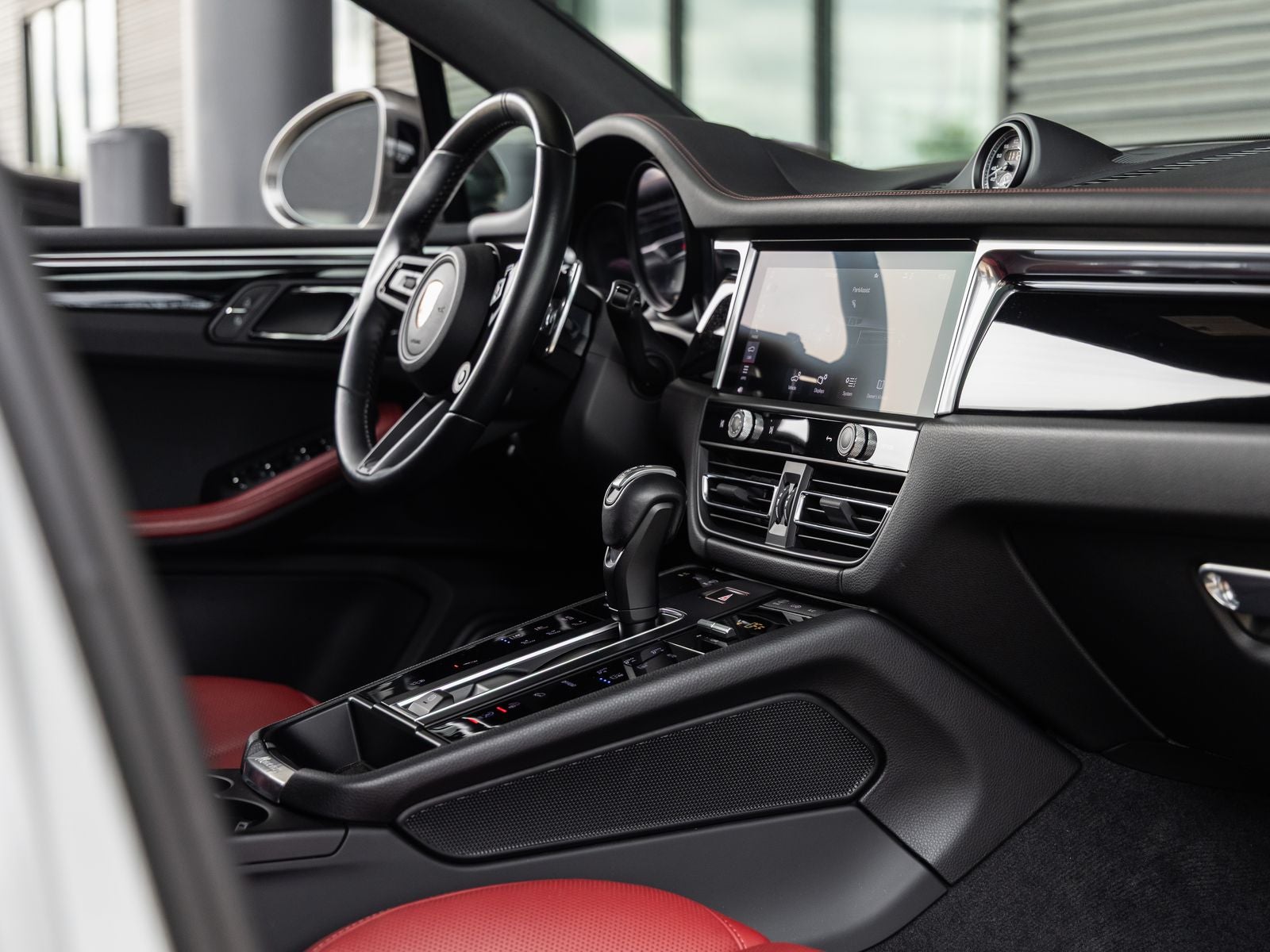 2023 Porsche Macan T