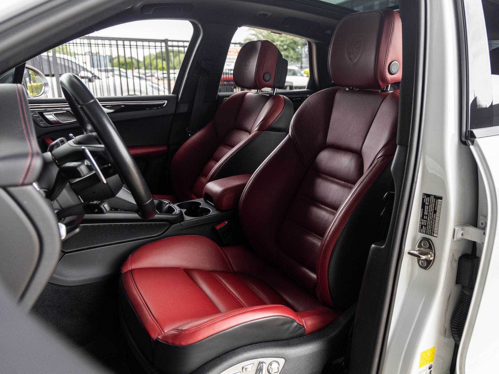2023 Porsche Macan T
