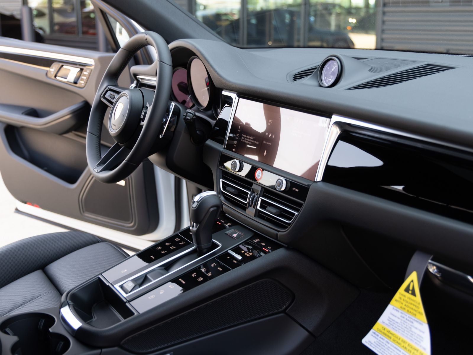 2026 Porsche Macan AWD