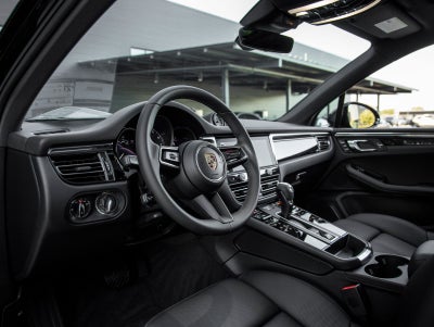 2026 Porsche Macan AWD