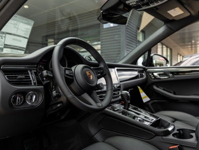 2026 Porsche Macan AWD