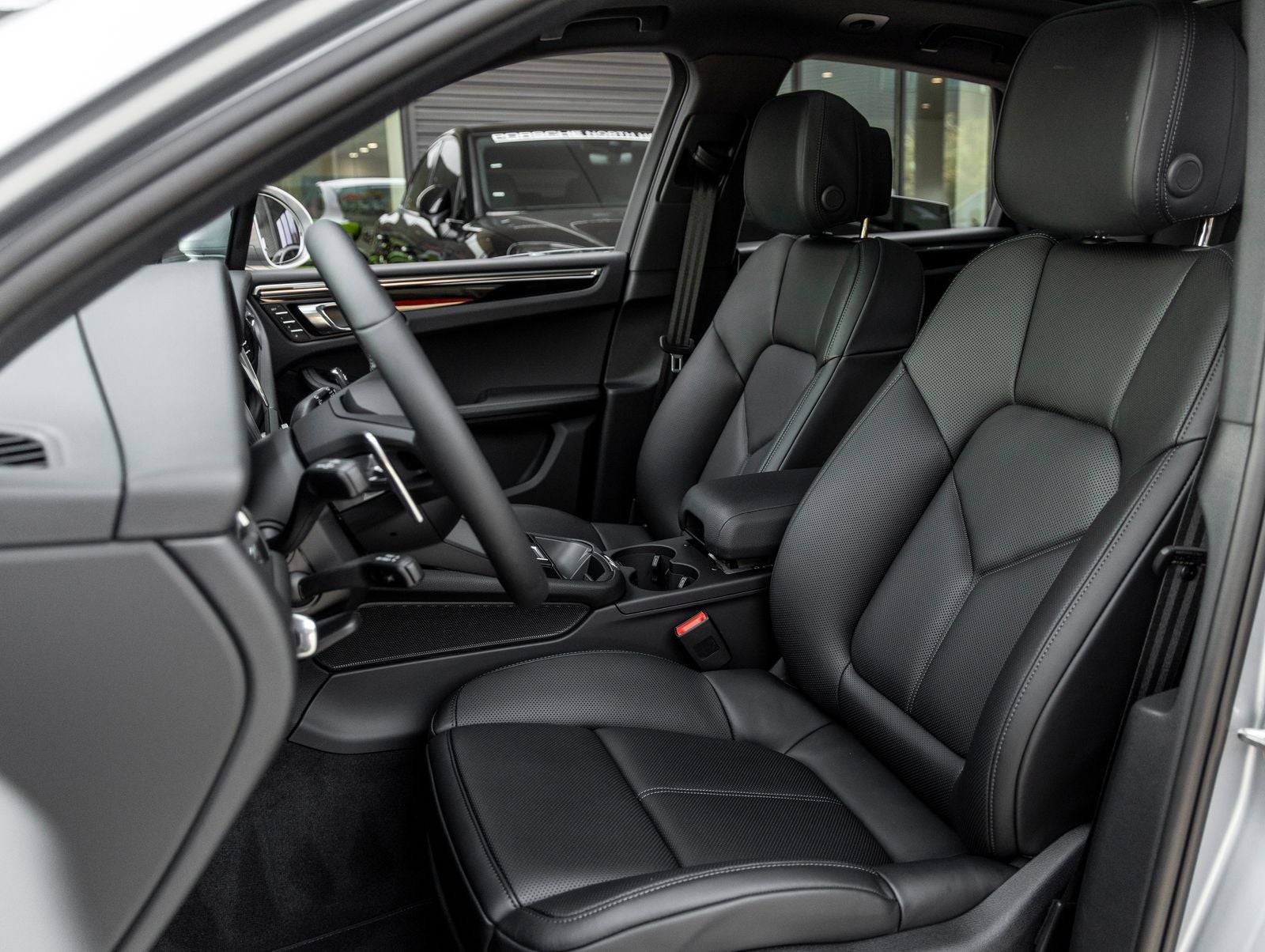 2026 Porsche Macan AWD