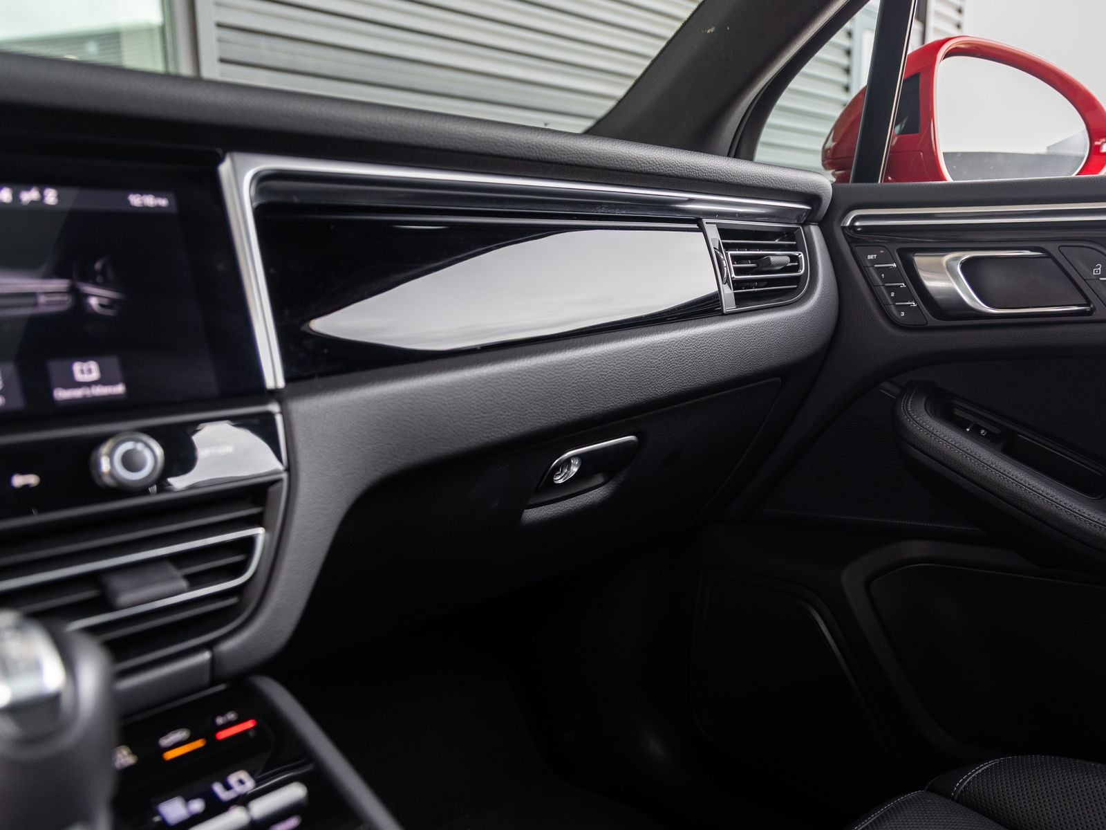 2023 Porsche Macan Macan (MY23)