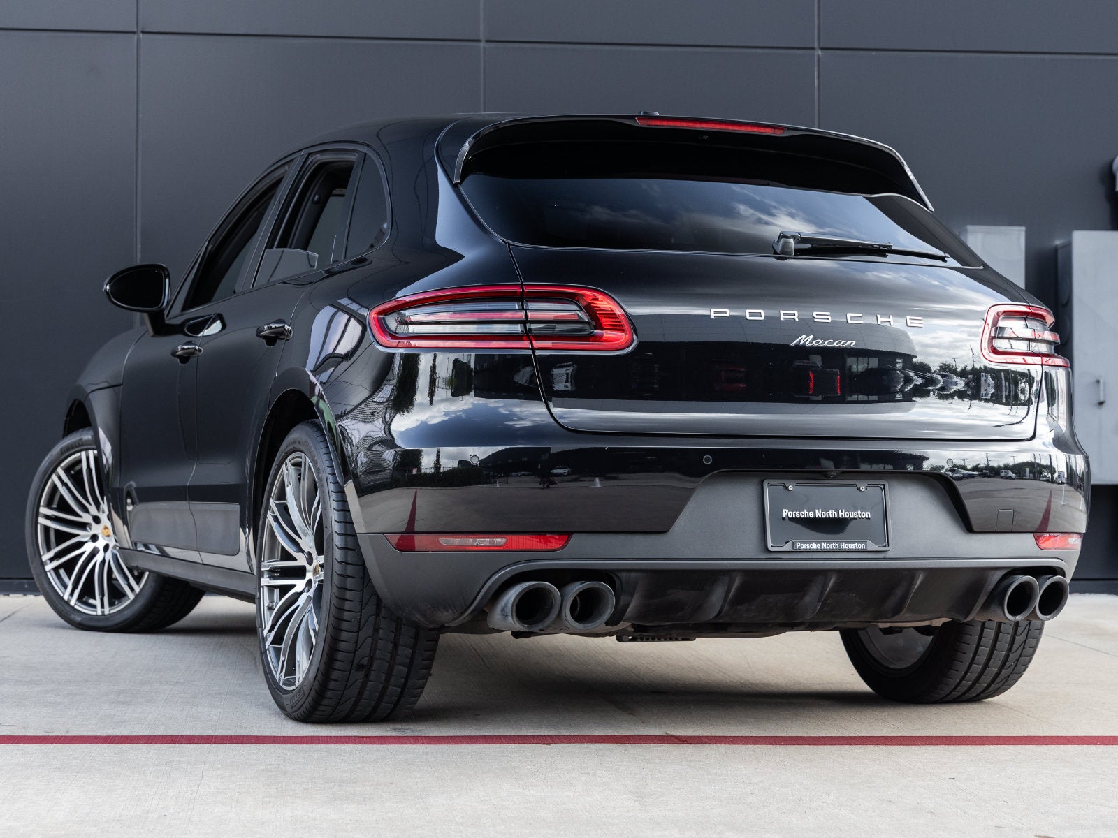 2018 Porsche Macan Macan Sport Edition