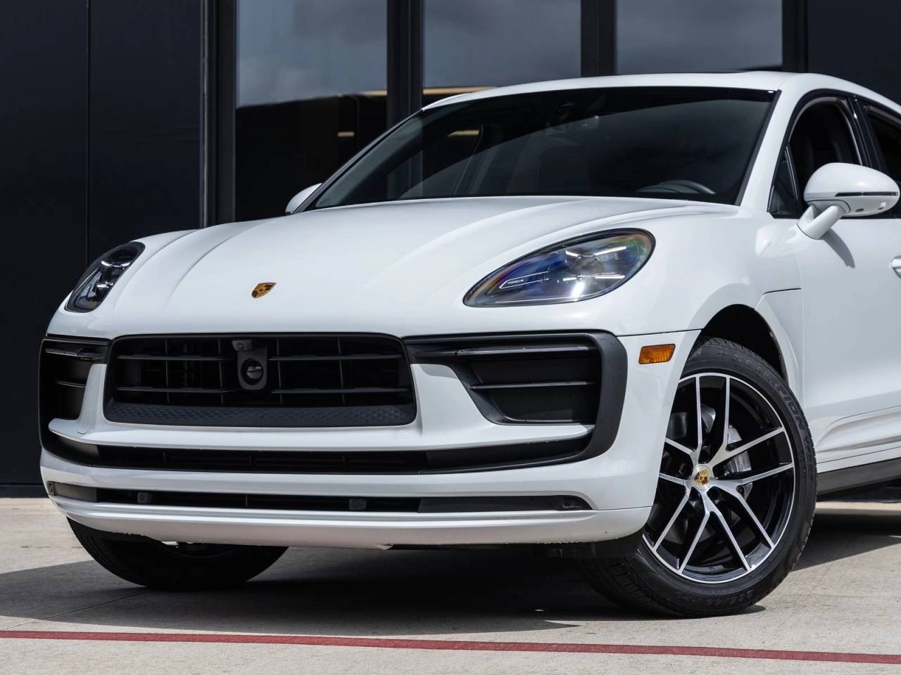 2025 Porsche Macan AWD