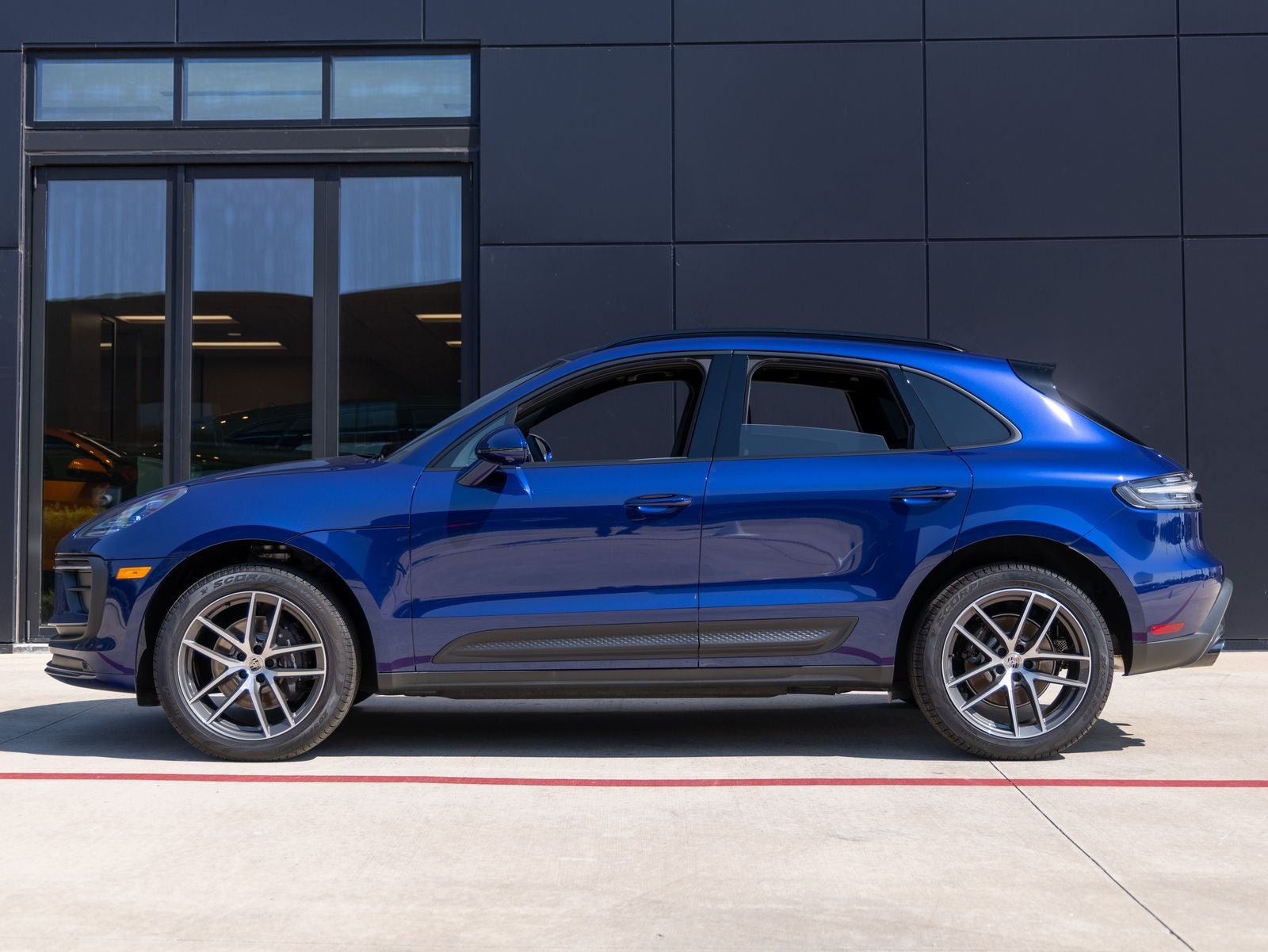 2025 Porsche Macan AWD