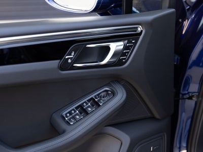 2025 Porsche Macan AWD