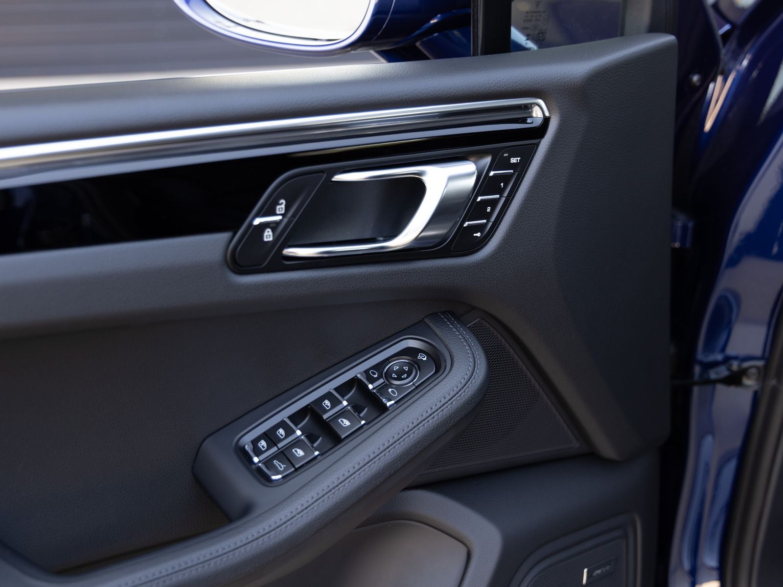 2025 Porsche Macan AWD