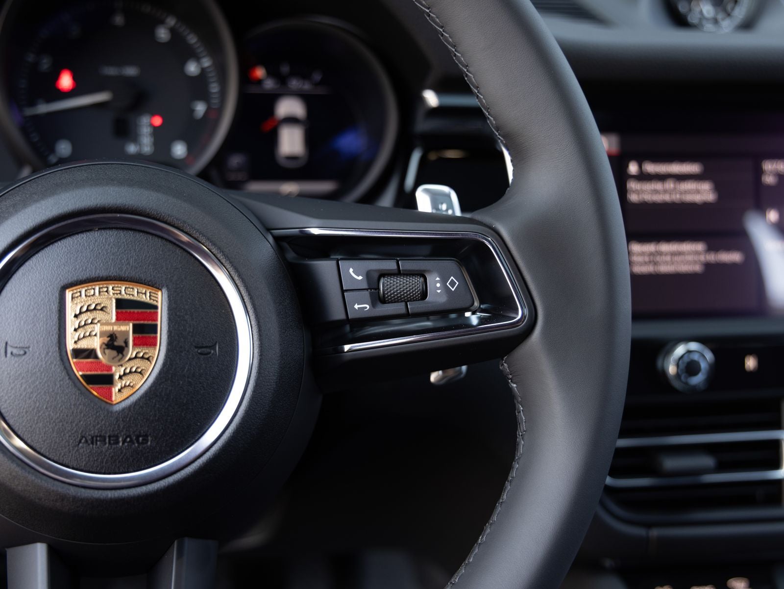 2025 Porsche Macan AWD