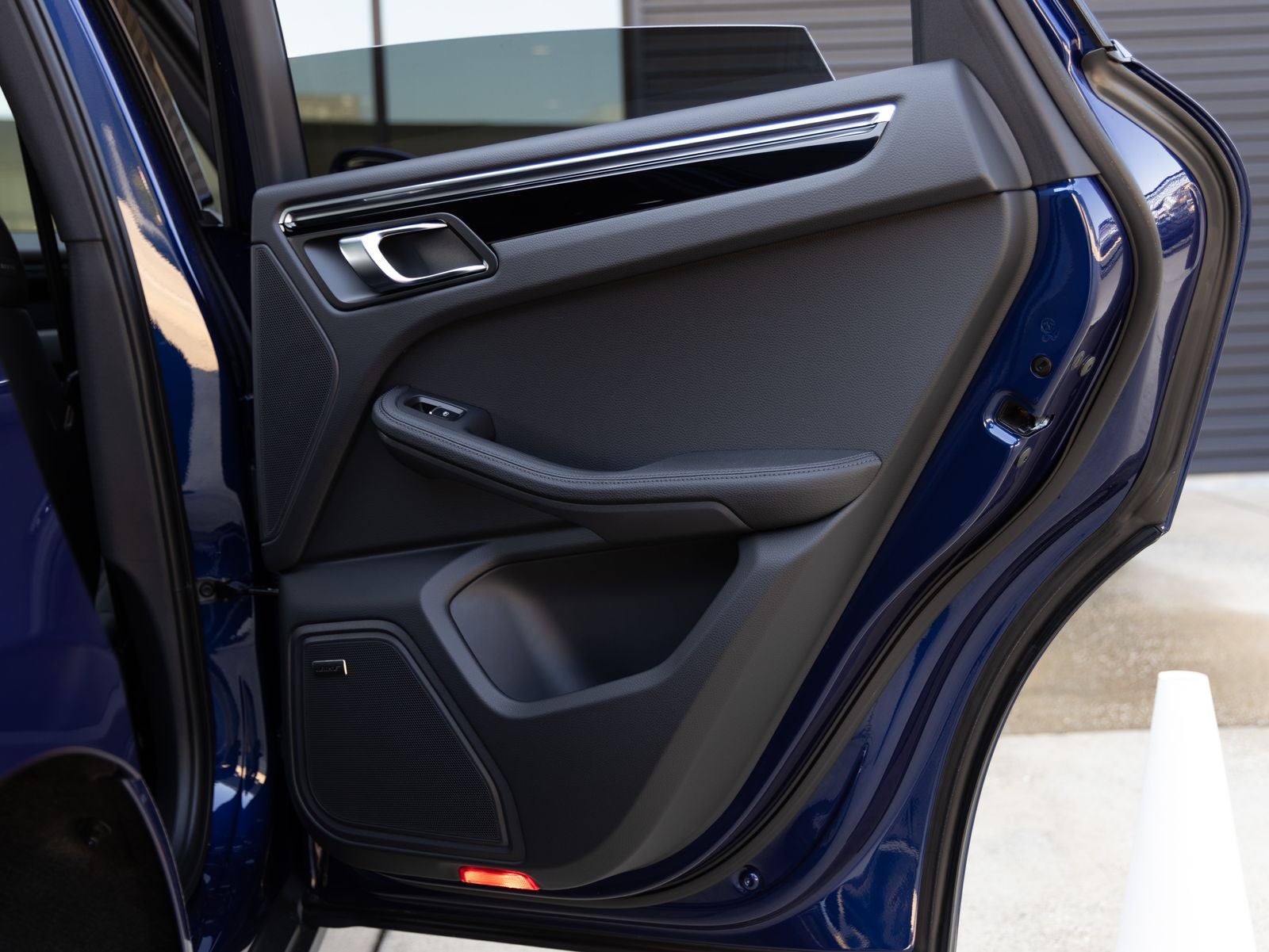 2025 Porsche Macan AWD