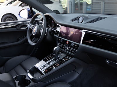 2025 Porsche Macan AWD