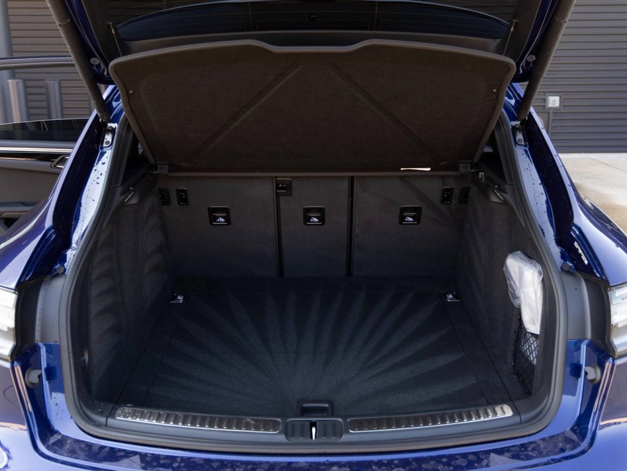 2025 Porsche Macan Macan