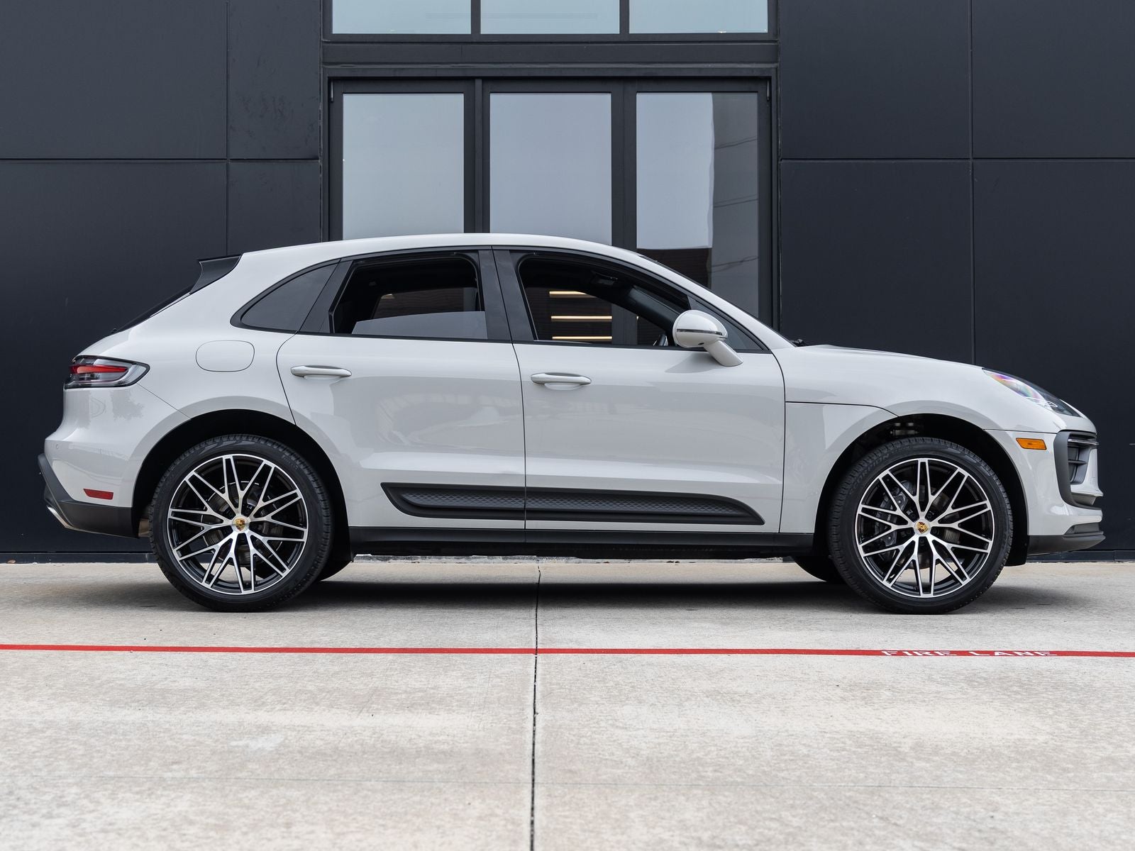 2026 Porsche Macan AWD