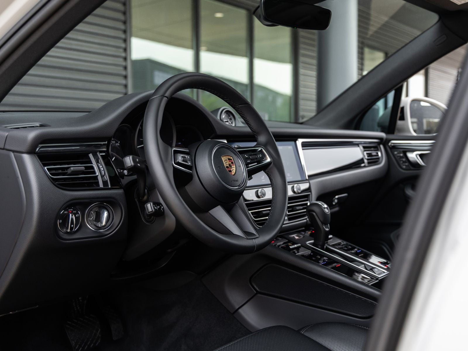 2026 Porsche Macan AWD