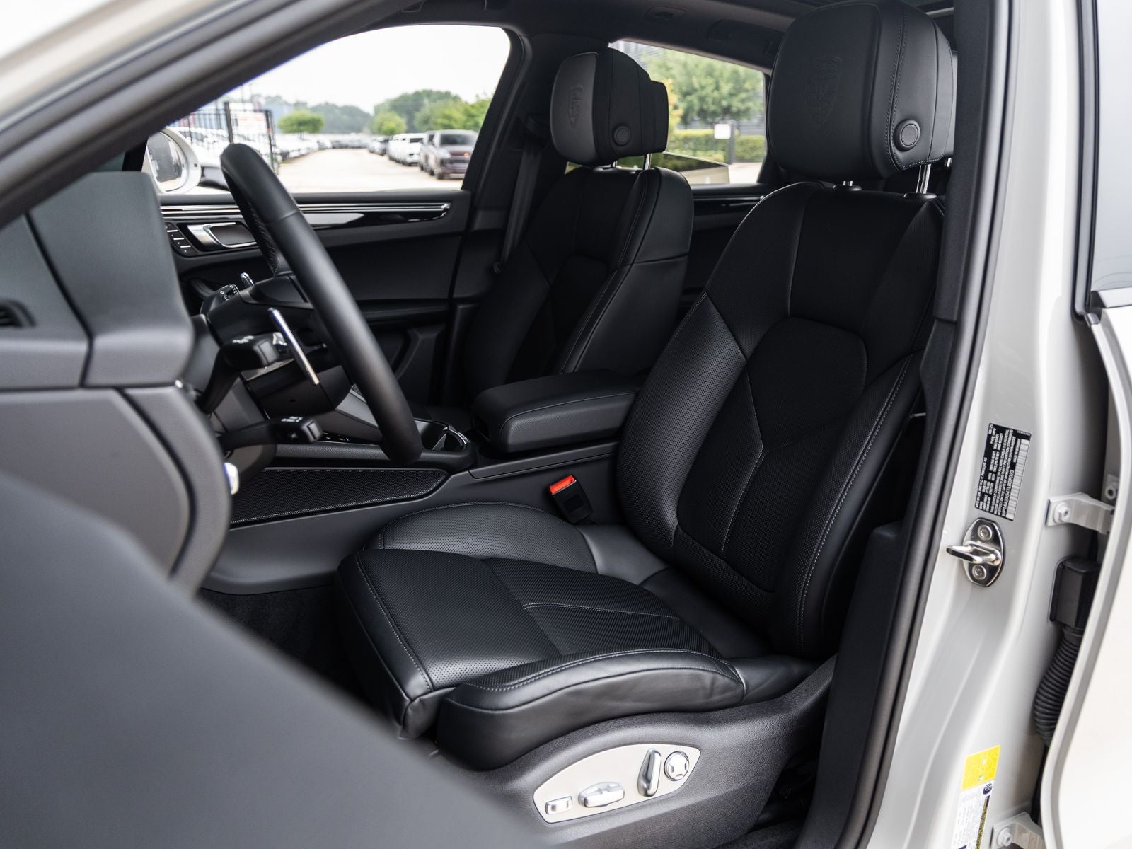 2026 Porsche Macan AWD