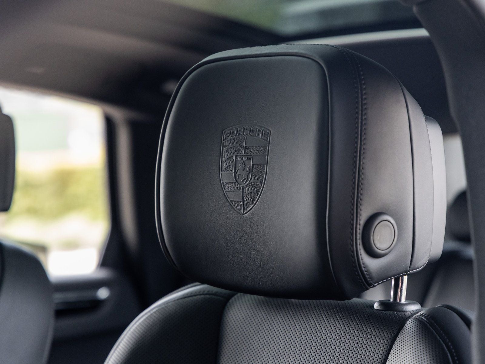 2026 Porsche Macan Base