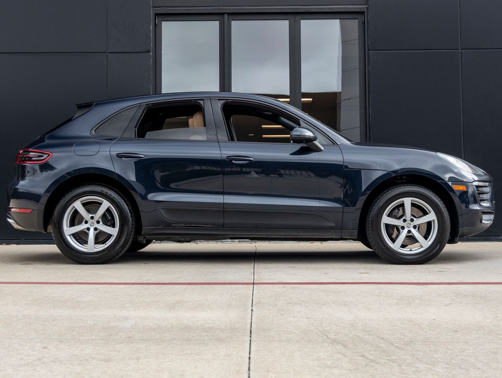 2017 Porsche Macan Macan