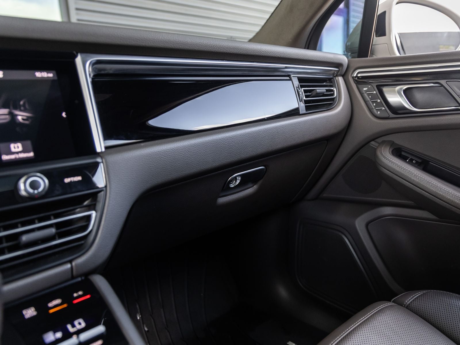 2023 Porsche Macan Macan