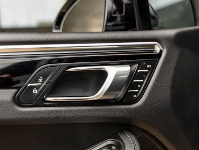 2023 Porsche Macan Macan (MY23)