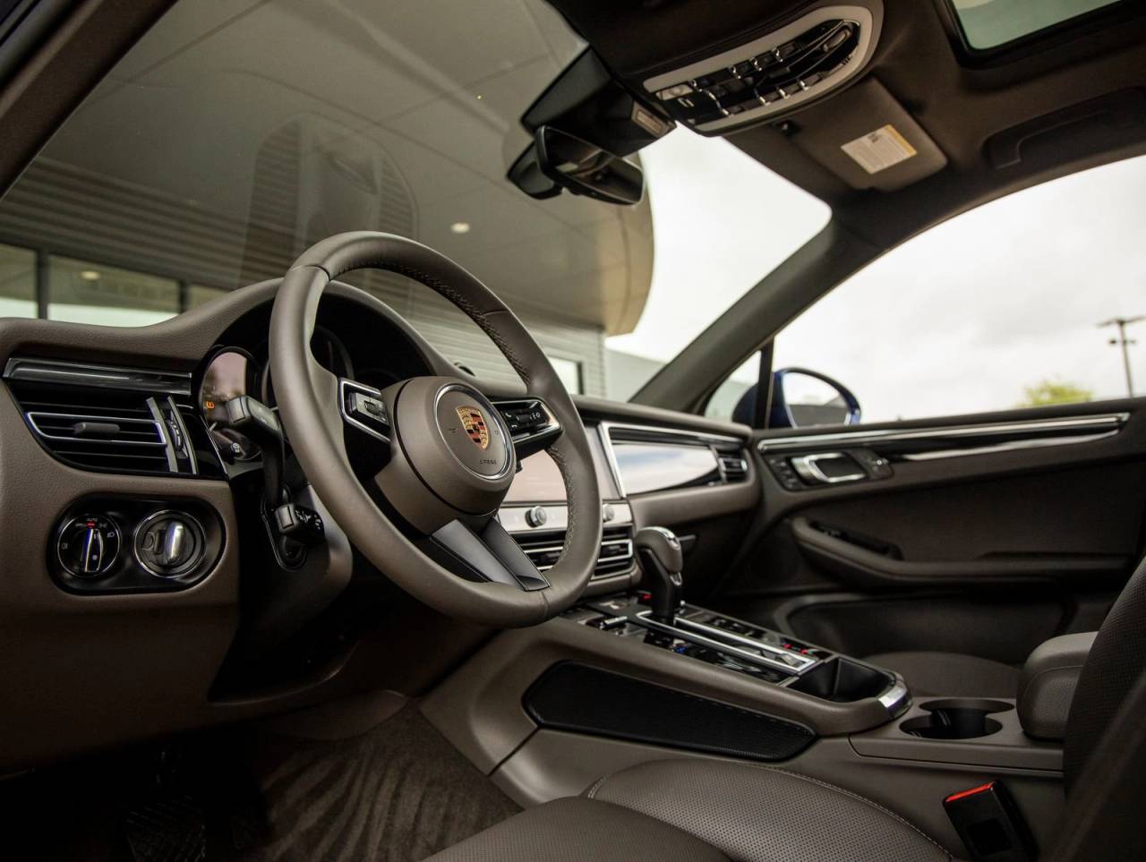 2025 Porsche Macan AWD