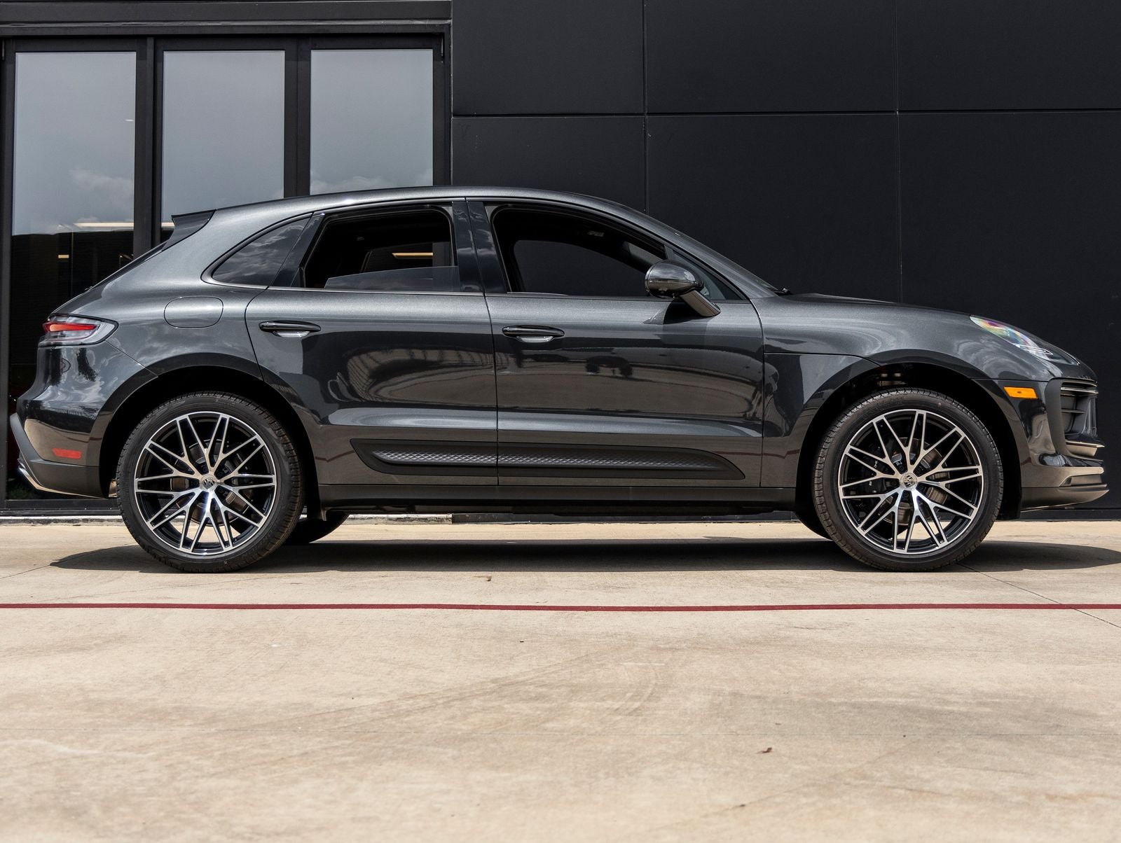 2026 Porsche Macan AWD