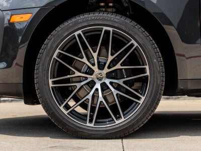 2026 Porsche Macan AWD