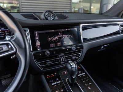 2022 Porsche Macan AWD