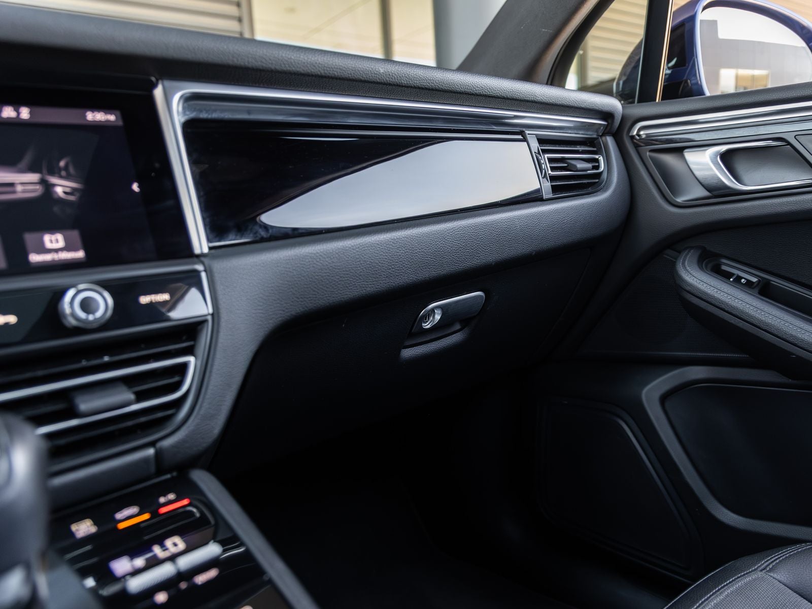 2022 Porsche Macan AWD