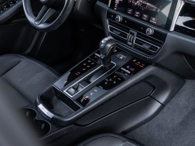 2022 Porsche Macan AWD