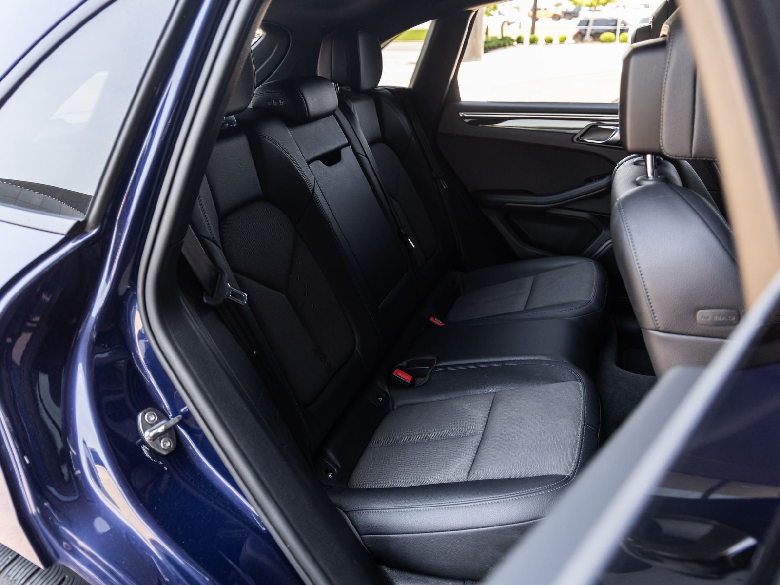 2022 Porsche Macan AWD