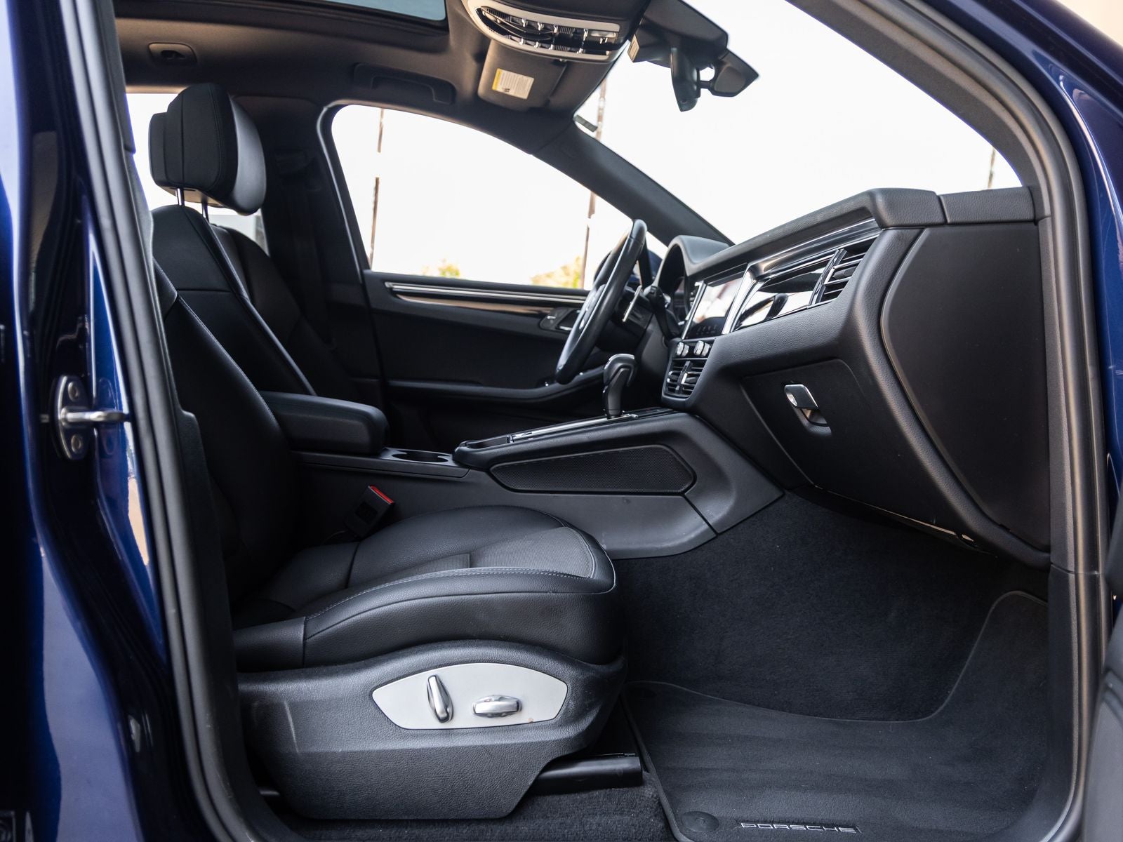 2022 Porsche Macan AWD