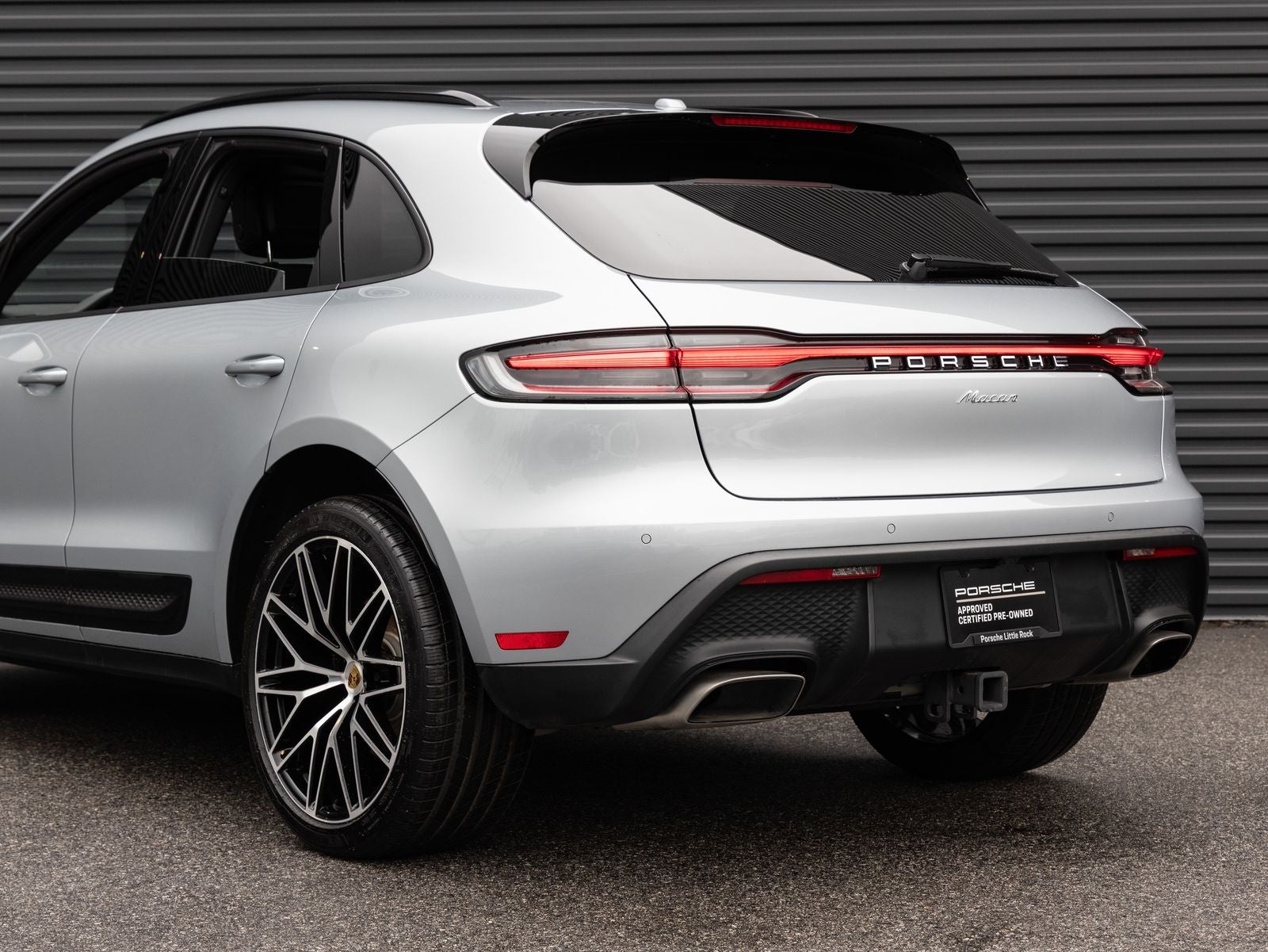 2025 Porsche Macan Base