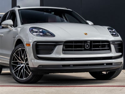 2025 Porsche Macan Base