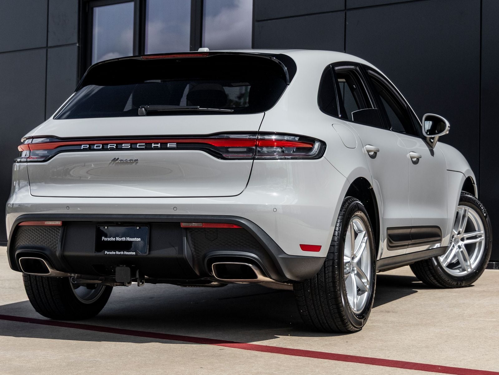 2025 Porsche Macan AWD