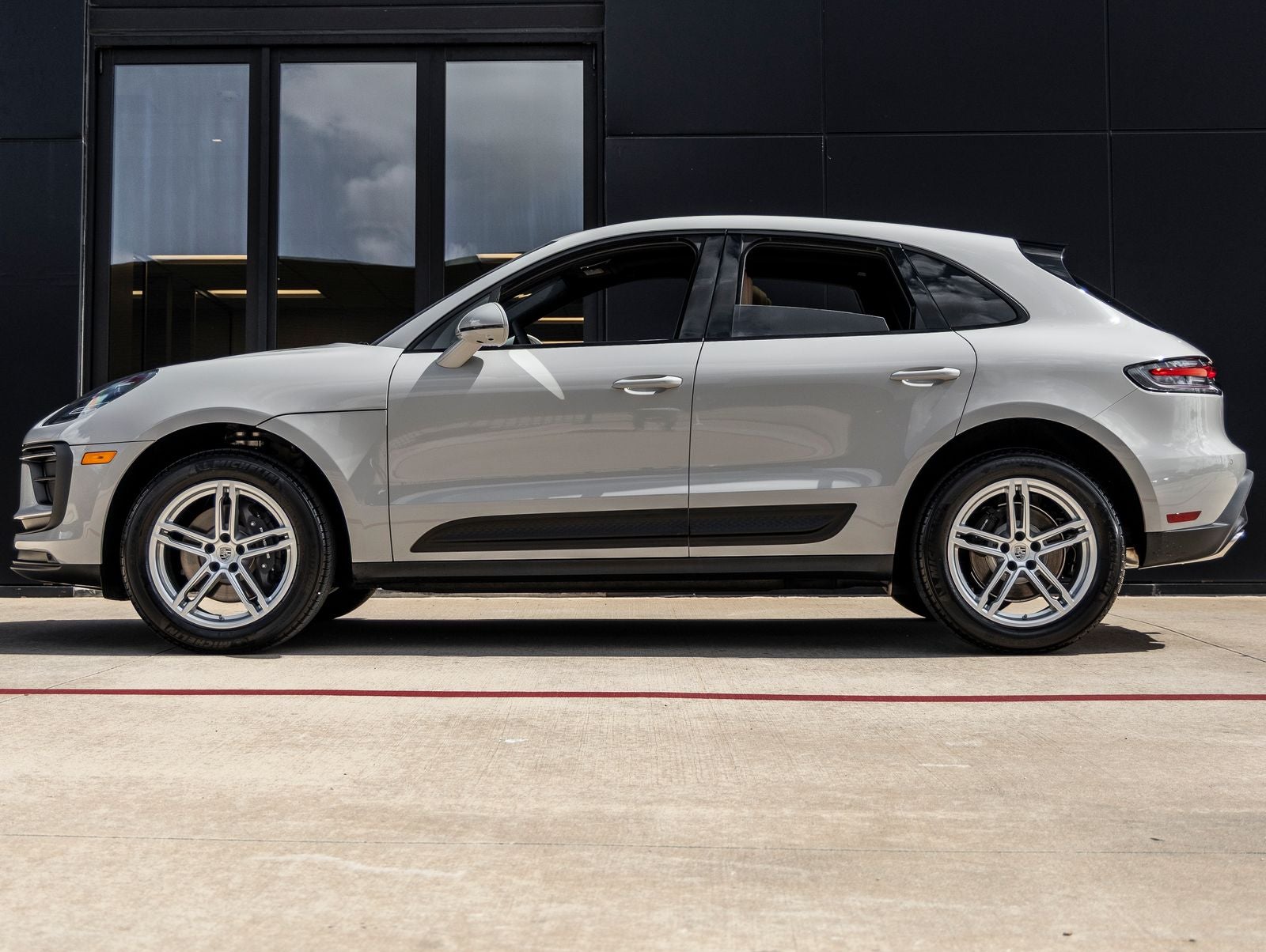 2025 Porsche Macan AWD
