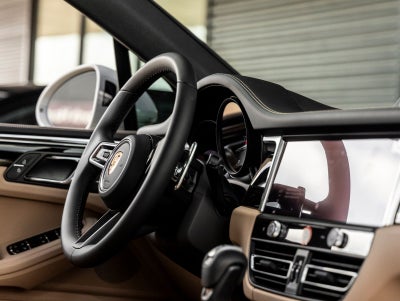2025 Porsche Macan AWD