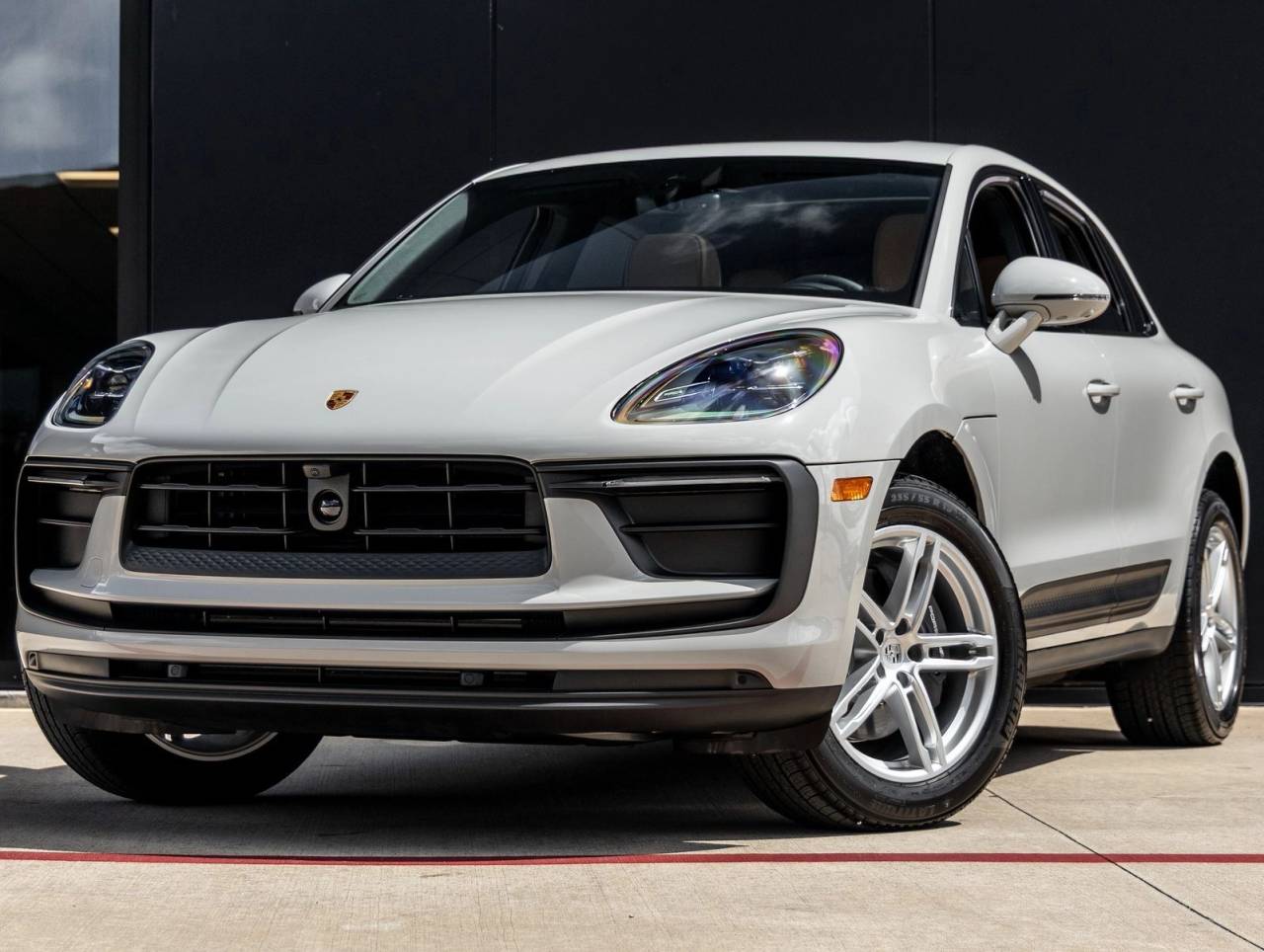 2025 Porsche Macan AWD