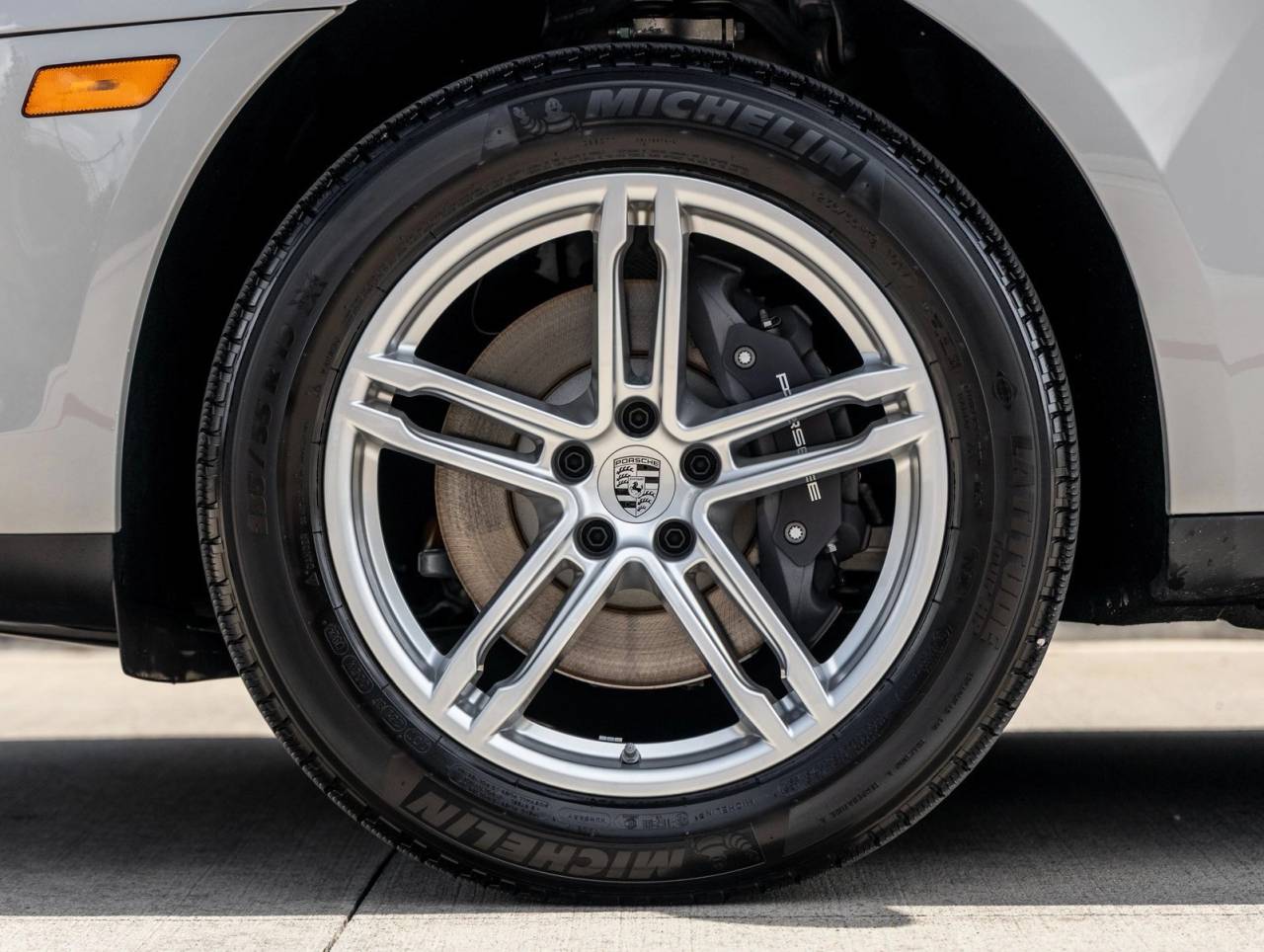 2025 Porsche Macan AWD