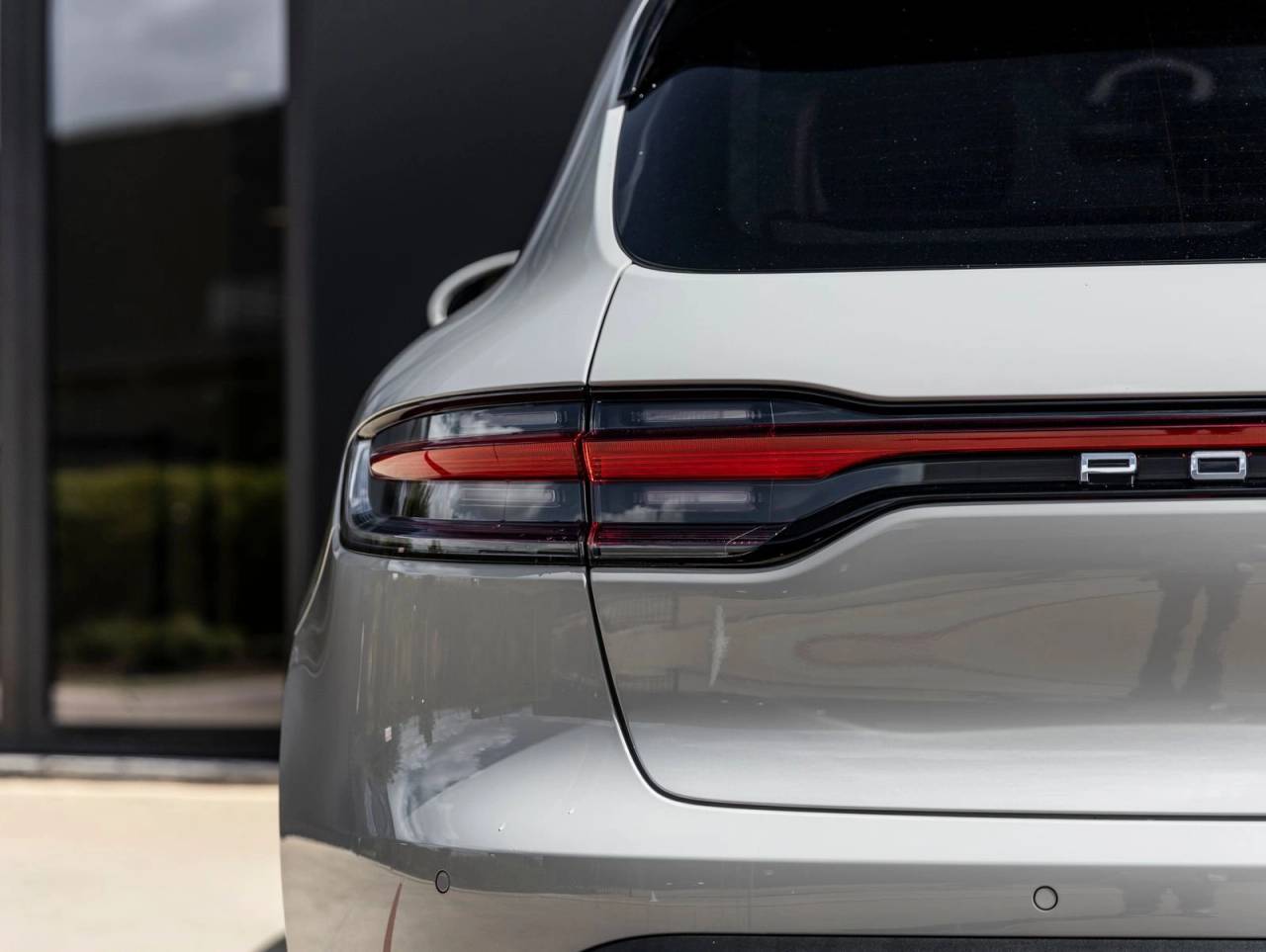 2025 Porsche Macan AWD