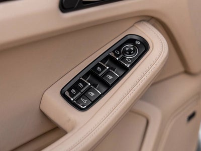 2025 Porsche Macan AWD