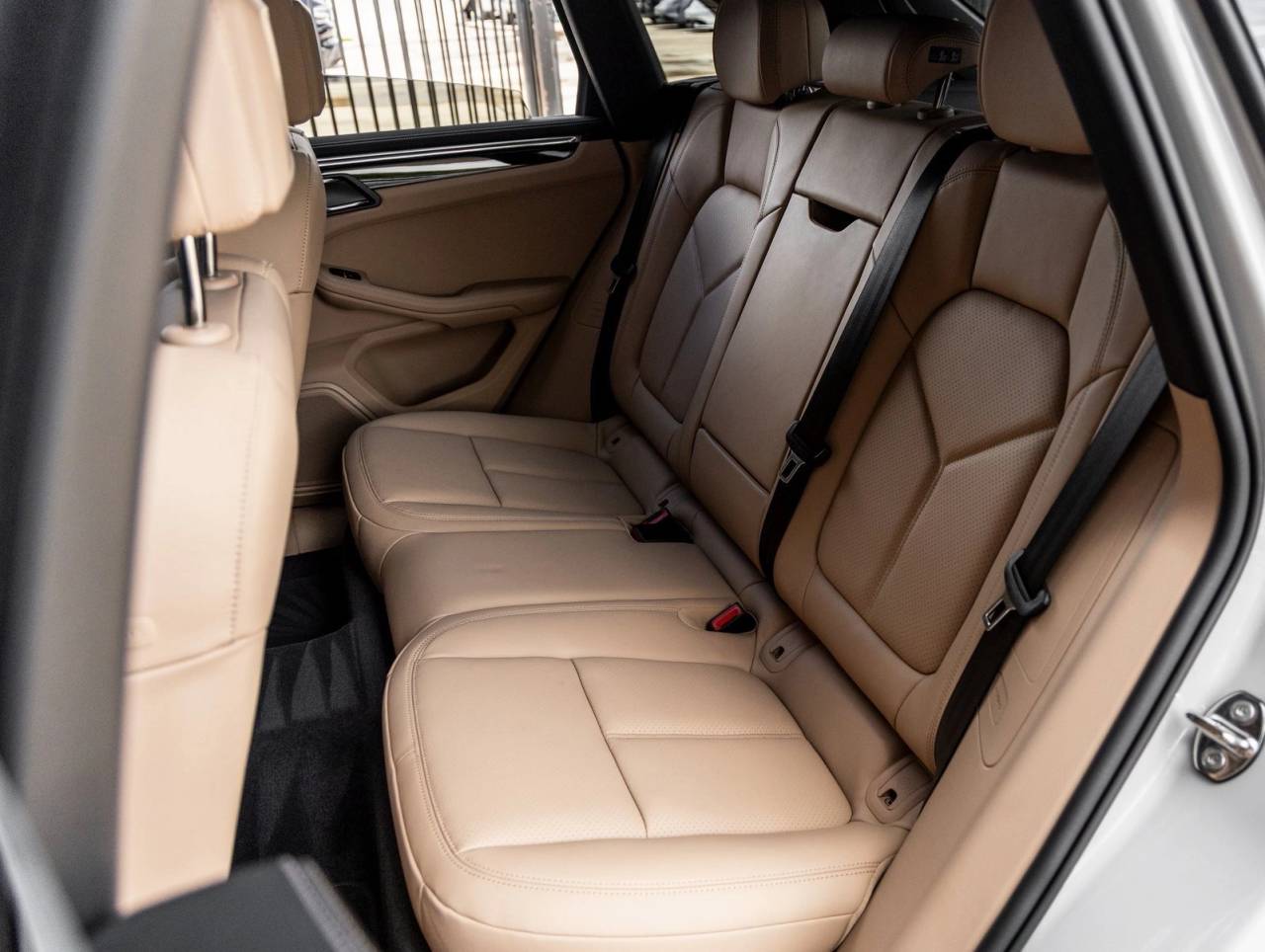 2025 Porsche Macan AWD
