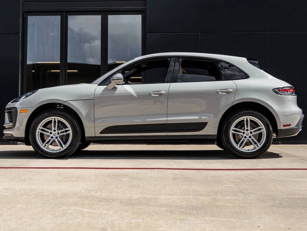 2025 Porsche Macan AWD
