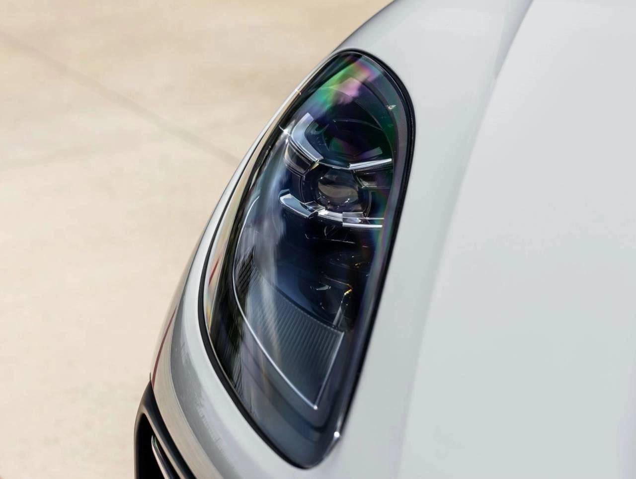 2025 Porsche Macan AWD