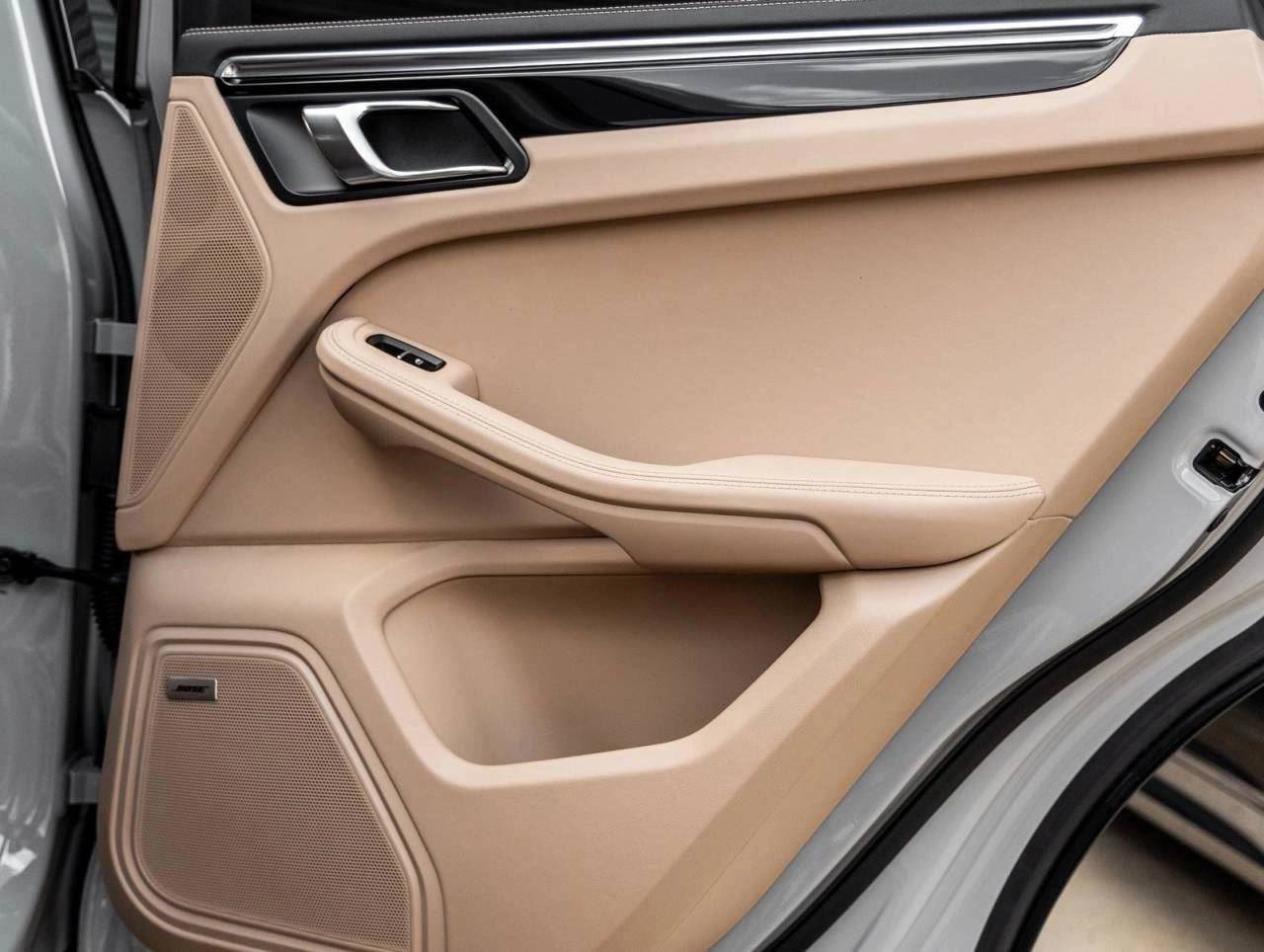 2025 Porsche Macan AWD
