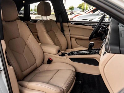 2025 Porsche Macan AWD